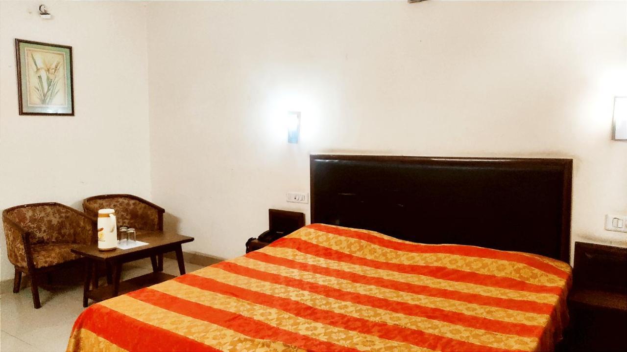 Hotel International -- Bus Stand Jalandhar City Esterno foto