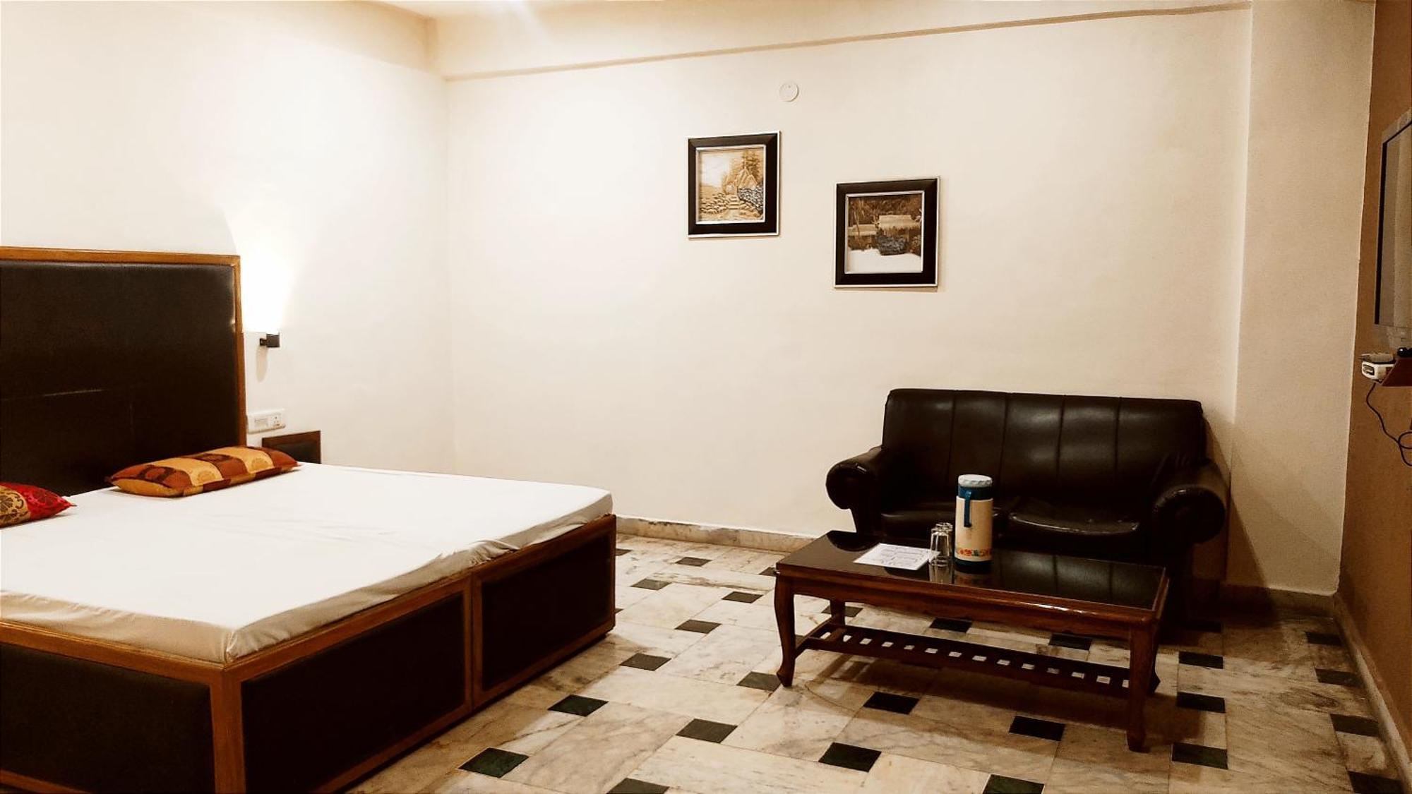 Hotel International -- Bus Stand Jalandhar City Esterno foto