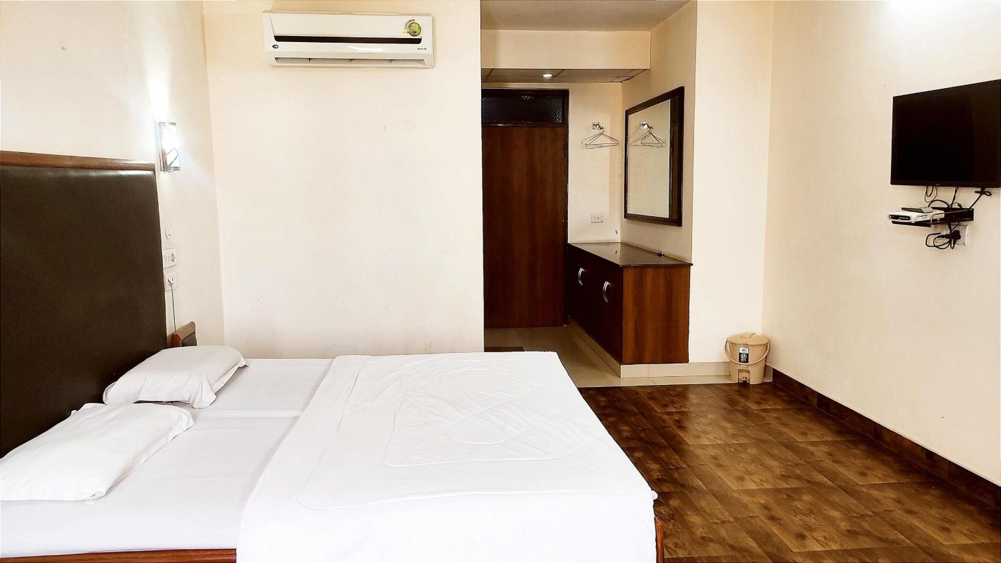 Hotel International -- Bus Stand Jalandhar City Esterno foto