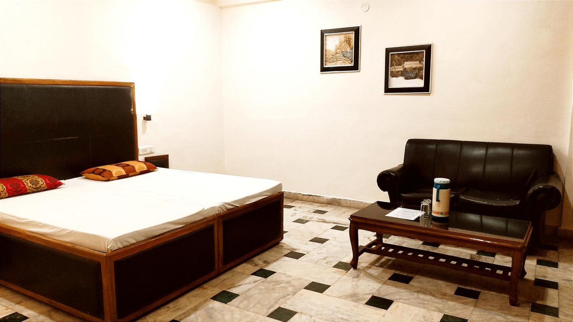 Hotel International -- Bus Stand Jalandhar City Esterno foto